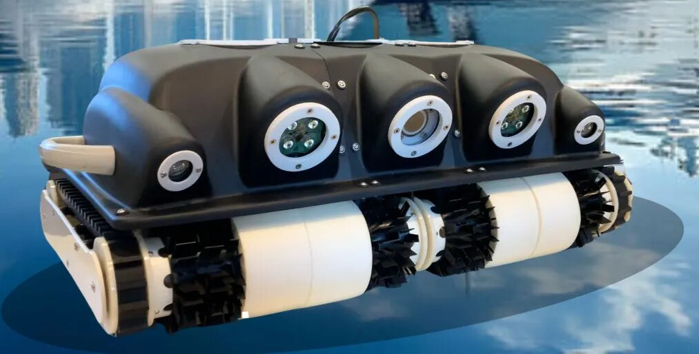 Underwater hull cleaning robot — front view